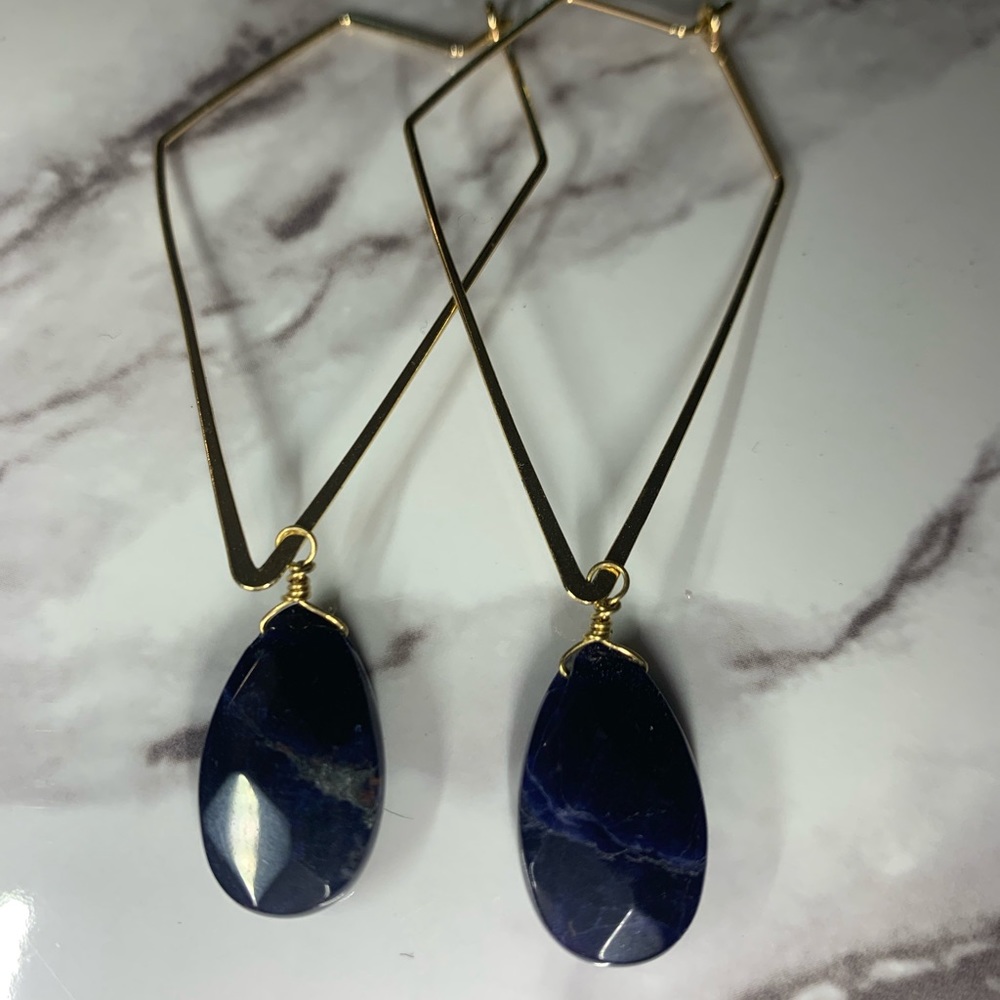 Gold geometric earrings with navy blue stone